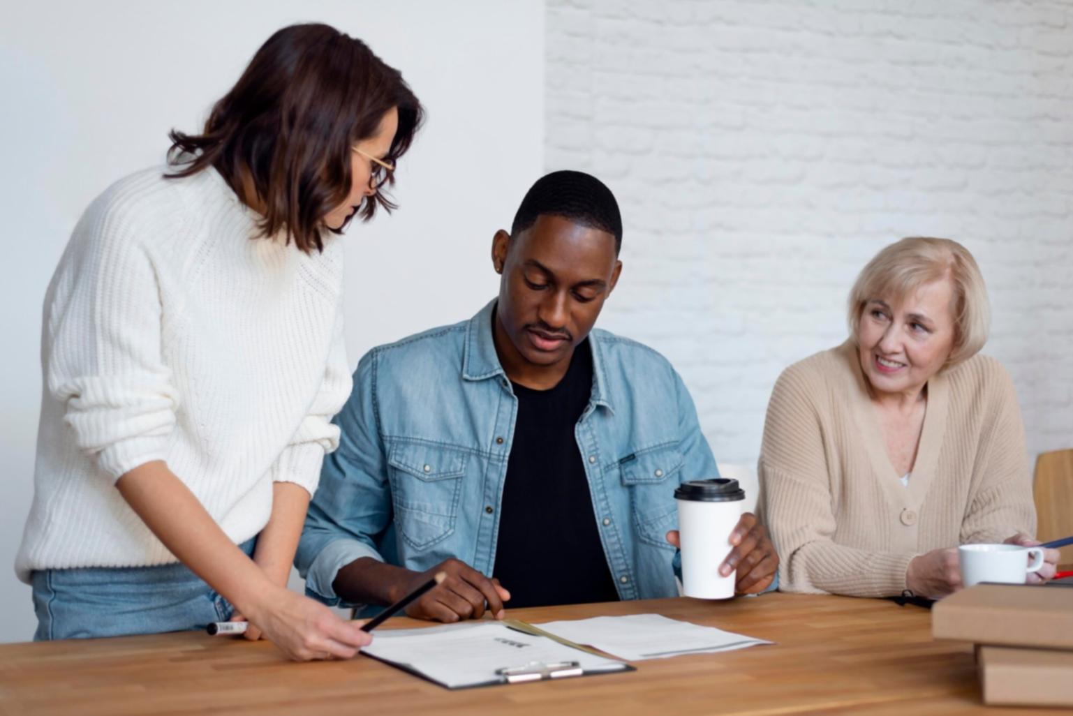 Session de mentorat en cours avec entrepreneur expérimenté